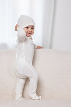 Load image into Gallery viewer, Petit Pouf Footie-White/Blue